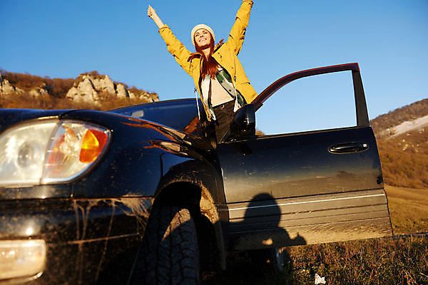 포토 JPG 해외이미지 주간 여자 여유 여행 자동차 하늘 휴식 한명 상반신 성인 야외 앞모습 만세 즐거움 자동차여행 혼자 성인여자한명만 혼행 혼여족 해외포토 자연요소 1 라이프스타일 감정 육상교통 뷰포인트 컨셉 모션 사람 신조어 약어 여자한명만 성인여자만 파일형식 이미지허브