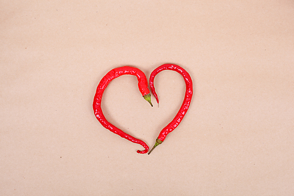 포토 JPG 해외이미지 모양 음식 백그라운드 컨셉 채소 재료 고추 휴가 발렌타인데이 건강 사랑 이벤트 사람없음 장식 빨간색 갈색 식당 식사 낭만 추위 흰색 하트 인사 신선 뜨거움 조미료 우아함 맛 허브 심볼 향신료 오브젝트 메뉴 유기농 복고 아로마 열정 후추 칠레 해외포토 식물 웰빙 감정 컬러 데이이벤트 상점 예절 남아메리카 향미료 파일형식 이미지허브