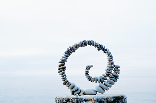 포토 JPG 해외이미지 선 바다 곡선 자연 하늘 추상 나선형 숙이기 사람없음 쌓기 스파 스트레칭 조약돌 바위 흰색 고리 그룹 파편 작음 균형 두루마리 심볼 명상 회전 흙더미 평형 해외포토 컬러 포즈 무늬 모션 운동 수영 흙 돌_바위 크기 생태계 파일형식 더미 이미지허브