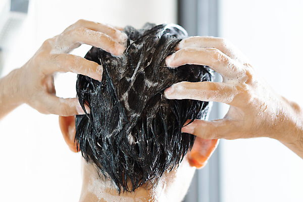 포토 JPG 해외이미지 남자 얼굴 백그라운드 신체 건강 한명 성인 물 머리 욕실 흰색 씻기 빨래 샴푸 돌봄 샤워실 해외포토 자연요소 1 컬러 가사 모션 사람 신체부위 위생용품 청결 샤워시설 파일형식 이미지허브