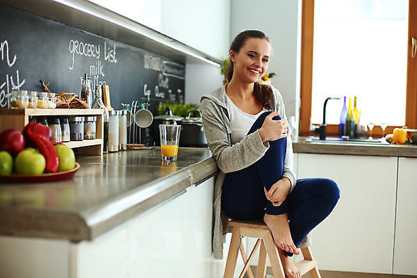 포토 JPG 해외이미지 백인 라이프스타일 여자 행복 음료 음식 다이어트 오렌지 과일 유리 탁자 아침 주택 실내 건강 미소 사람 앉기 사람없음 내부 10대 뷰티 주방 주스 흰색 신선 칵테일 아침식사 갈증 먹기 유기농 날것 비타민 내추럴 돌봄 해외포토 주간 서양인 웰빙 감정 컬러 가구 모션 청소년 재질 주류 표정 건물 생활 식사 영양소 파일형식 이미지허브