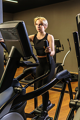 포토 JPG 해외이미지 1 라이프스타일 여자 스포츠 백그라운드 운동화 십자가 다이어트 교실 수업 근육 아파트 주택 건강 한명 사람 성인 운동복 학습 달리기 운동 스크린 강사 기계 방 장비 연습 클럽 체육관 순환 리빙 해외포토 직업 옷 교육 신발 학교 모션 건물 생활 파일형식 이미지허브