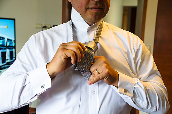 포토 JPG 해외이미지 스튜디오촬영 직업 1 손 드레스 옷 남자 컨셉 셔츠 신체 비즈니스 사업가 성공 넥타이 실내 사람 정장 사람없음 파란색 유행 검은색 흰색 업무 비즈니스맨 우아함 준비 고정 몸통 예복 조절 경영 궤 정중 해외포토 잡화 컬러 상의 내부 신체부위 작업 직장인 파일형식 이미지허브