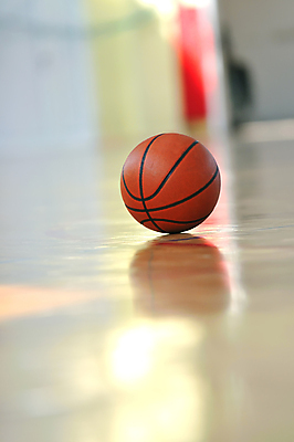 포토 JPG 해외이미지 농구 농구공 실내 사람없음 아웃포커스 운동 농구장 해외포토 공 스포츠시설 촬영기법 건강 내부 구기 파일형식 이미지허브