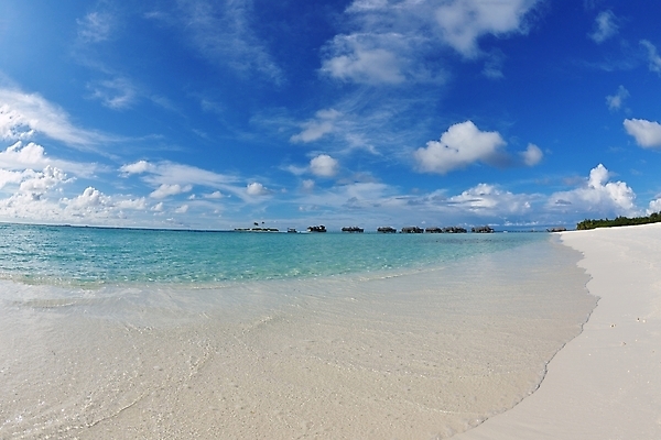 포토 JPG 해외이미지 주간 구름 하늘 해변 사람없음 야외 여름 맑음 여름풍경 휴양지 해외포토 자연요소 계절 바다 날씨 풍경 장소 파일형식 여름_계절 이미지허브