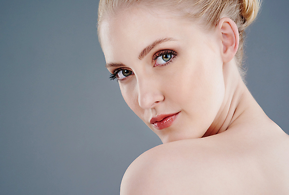 포토 JPG 해외이미지 모델 응시 여자 백그라운드 한명 상반신 성인 옆모습 뷰티 우아함 피부 성인여자한명만 카피스페이스 해외포토 1 시선 뷰포인트 컨셉 사람 신체부위 공백 여자한명만 성인여자만 파일형식 이미지허브