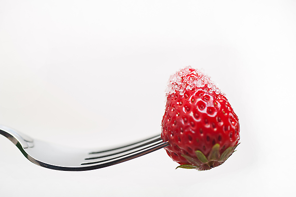포토 JPG 해외이미지 포크 컨셉 딸기 들기 사람없음 설탕 흰배경 해외포토 식기 백그라운드 과일 모션 흰색 파일형식 이미지허브