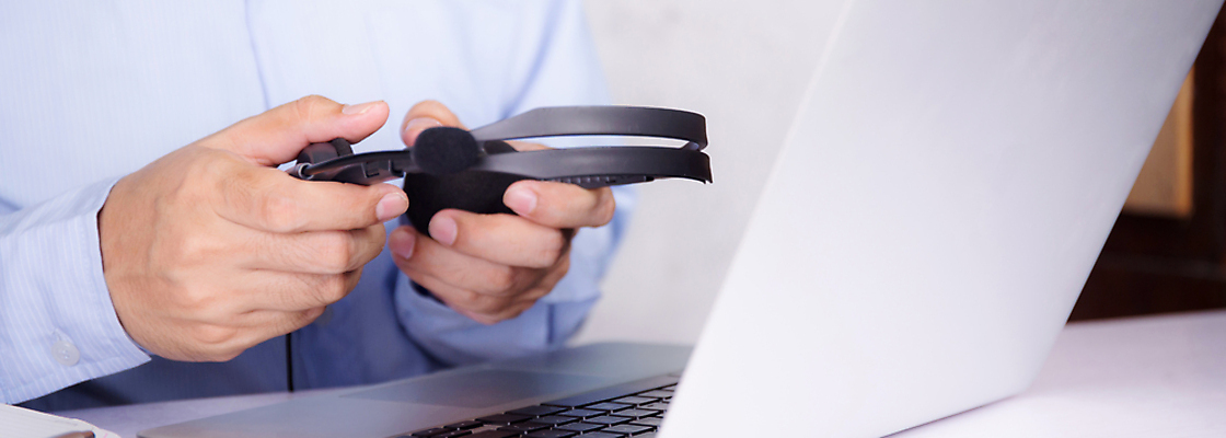 포토 JPG 해외이미지 배너 교육 남자 이어폰 인터넷 비즈니스 통신 교실 회의 수업 실내 관리 한명 노트북 스터디 컴퓨터 디지털 헤드폰 공책 웹 정보 관찰 잡기 네트워크 가르침 강의 사이버 책상 오디오 텔레마케팅 온라인 동영상 멀티미디어 마케팅 세미나 소셜 온라인강의 웨비나 해외포토 1 음향기기 가구 학교 모션 문구용품 사람 내부 전자제품 학습 서비스업 파일형식 언택트 이미지허브