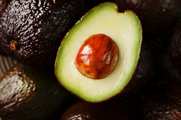 포토 JPG 해외이미지 과일 검은배경 단면 씨앗 근접촬영 사람없음 신선 유기농 아보카도 해외포토 식물 웰빙 뷰포인트 백그라운드 검은색 파일형식 이미지허브