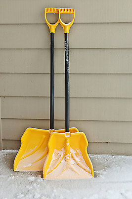 포토 JPG 해외이미지 계절 겨울 날씨 안전 사람없음 야외 장비 차도 추위 공구 업무 12월 삽 준비 눈보라 공터 유지 1월 2월 삭제 깊이 폭설 해외포토 도로 눈_날씨 도구 작업 날짜 자연재해 파일형식 이미지허브