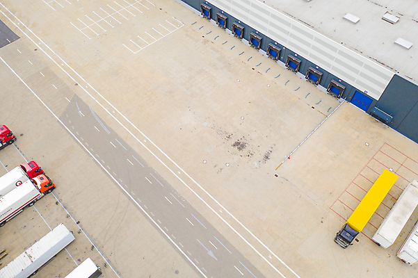 포토 JPG 해외이미지 공원 산업 도로 비즈니스 교통시설 자동차 안테나 사람없음 건물 트럭 화물 도시 센터 역 상품 정상 주식 컨테이너 창고 상업 머리위 지역 트랙터 수납 짐차 무거움 트레일러 물류 슈퍼마켓 드론 분배 수입 터미널 해외포토 건축물 공공시설 길 육상교통 교통 통신 금융 상점 운송업 무게 농기계 시설 특수차량 파일형식 이미지허브