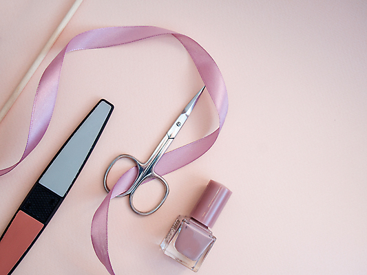 포토 JPG 해외이미지 직업 디자인 여자 분홍색 백그라운드 장신구 손가락 건강 사람없음 치료 빛 세트 뷰티 유행 상점 스파 페인트 화장품 장비 도구 공구 업무 못 화려 정상 손톱관리 손톱 자르기 파일 조립 고립 구성 니스 돌봄 위생관리 페디큐어 해외포토 손 컬러 컨셉 의학 모션 관리 사람 작업 네일아트 파일형식 이미지허브