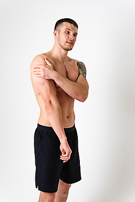 포토 JPG 해외이미지 백인 손 남자 백그라운드 신체 근육 스트레스 건강 한명 사람 성인 빨간색 약 고통 터치 흰색 표현 잡기 마사지 질병 상처 척추 근육질 목 문제 긴장 테라피 고립 돌봄 요통 해외포토 서양인 1 감정 컬러 의학 모션 뼈 신체부위 뷰티 몸매 허리통증 파일형식 이미지허브