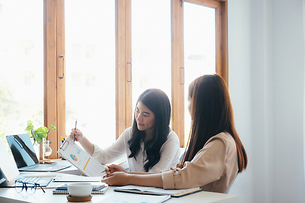 포토 JPG 해외이미지 직업 비즈니스 통신 통계 성공 회의 설계 두명 금융 사무실 자료 정보 직장인 비즈니스맨 비즈니스우먼 그룹 시장 계획 상담원 주식 토론 분석 동료 상담 경영자 투자 온라인 회계 경영 마케팅 인터랙티브 브레인스토밍 해외포토 여자 남자 컨셉 관계 사람 경제 사무원 리더 파일형식 이미지허브