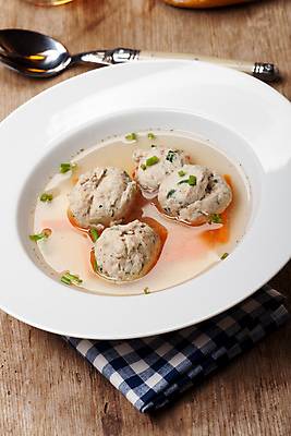 포토 JPG 해외이미지 전통 접시 음식 따뜻함 파슬리 돼지고기 사람없음 파란색 당근 흰색 신선 뜨거움 4 사발 맛 수프 먹기 매움 냅킨 쪽파 바이에른사람 해외포토 식기 컬러 컨셉 채소 모션 뿌리채소 육류 숫자 사기그릇 파 파일형식 이미지허브