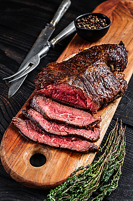 포토 JPG 해외이미지 접시 음식 조각 백그라운드 매달리기 육류 스테이크 요리 비프스테이크 사람없음 목재 빨간색 치마 식당 검은색 식사 저녁식사 소고기 시골 양념 선택 그릴 옷걸이 바비큐 자르기 굽기 향신료 준비 슬라이스 점심식사 정육점 해외포토 나무 식기 컬러 컨셉 식재료 재료 모션 하의 주방용품 서양음식 상점 구이 향미료 파일형식 이미지허브