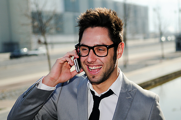 포토 JPG 해외이미지 백인 모델 라이프스타일 남자 행복 비즈니스 사업가 모바일 거리 말하기 대화 한명 미소 웃음 사람 야외 스마트폰 유행 힘 신선 도시 비즈니스맨 시원함 노려봄 스타일 해외포토 서양인 직업 1 감정 모션 표정 생활 핸드폰 스마트기기 직장인 파일형식 이미지허브