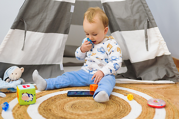 포토 JPG 해외이미지 1 여자 얼굴 어린이 백그라운드 밭 통신 자연 놀이 모바일 건강 말하기 대화 한명 사람 소년 야외 스마트폰 핸드폰 뷰티 갈색 봄 기쁨 흰색 표현 아기 작음 무선전화기 전화기 바쁨 개발 걸음마 고립 해외포토 계절 남자 감정 컬러 농업 모션 신체부위 전자제품 스마트기기 크기 생태계 파일형식 이미지허브