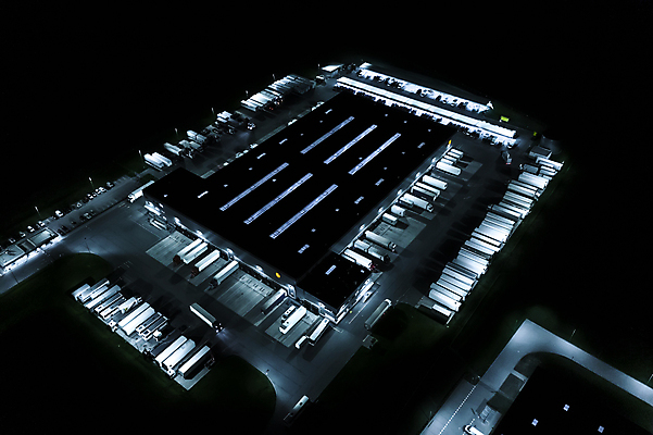 포토 JPG 해외이미지 공원 산업 도로 비즈니스 교통시설 자동차 안테나 사람없음 건물 트럭 화물 도시 센터 역 상품 정상 주식 컨테이너 창고 상업 머리위 지역 트랙터 수납 짐차 무거움 트레일러 물류 슈퍼마켓 드론 분배 수입 터미널 해외포토 건축물 공공시설 길 육상교통 교통 통신 금융 상점 운송업 무게 농기계 시설 특수차량 파일형식 이미지허브