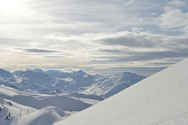 포토 JPG 해외이미지 주간 구름 겨울 하늘 사람없음 야외 설원 눈 매끈함 알프스 겨울풍경 눈덮임 해외포토 자연요소 계절 유럽 컨셉 날씨 눈_날씨 풍경 감각 파일형식 이미지허브