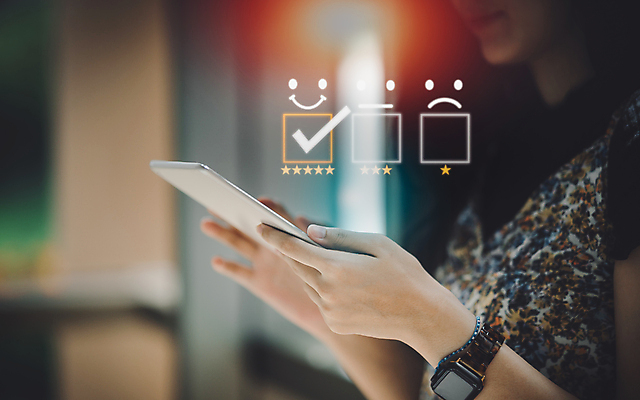 포토 JPG 해외이미지 직업 행복 컨셉 인터넷 비즈니스 가이드 성공 한명 미소 사람 알약 정보 가리킴 최고 비즈니스맨 체험 선택 상품 투표 고객 서비스 만족 보고서 경영자 전자 긍정 순위 평가 온라인 서명 리뷰 마케팅 소셜 우수 인기 사용자 해외포토 1 남자 감정 표정 손짓 약 직장인 선거 절기 리더 파일형식 이미지허브