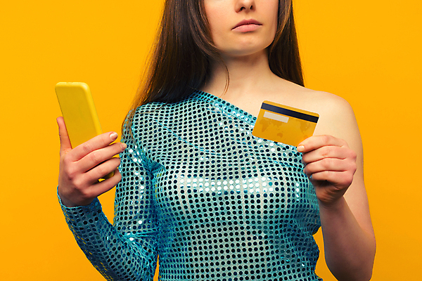 포토 JPG 해외이미지 손 응시 여자 행복 돈 인터넷 모바일 세포 기술 한명 미소 사람 성인 스마트폰 핸드폰 유행 세일 상점 스크린 웹 잡기 신용카드 어플리케이션 구매 고객 스마트 온라인 전자상거래 마케팅 소프트웨어 쇼퍼홀릭 아이폰 해외포토 1 시선 감정 컨셉 모션 표정 신체부위 금융 전자제품 스마트기기 쇼핑 재산 파일형식 이미지허브