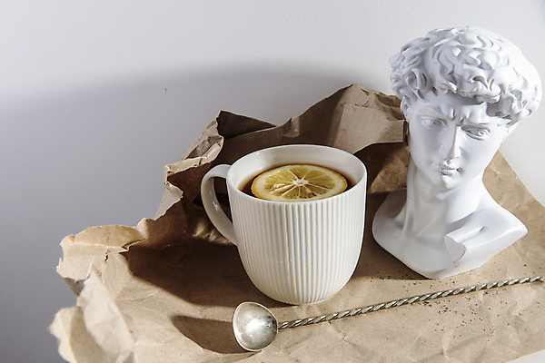 포토 JPG 해외이미지 종이 회색배경 사람없음 조각상 찻잔 티스푼 레몬 해외포토 백그라운드 과일 잔 조형물 숟가락 회색 파일형식 이미지허브