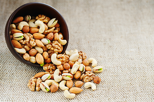 포토 JPG 해외이미지 그릇 사람없음 견과류 가득함 아몬드 쏟아짐 캐슈넛 피스타치오 헤이즐넛 해외포토 식기 모션 파일형식 이미지허브