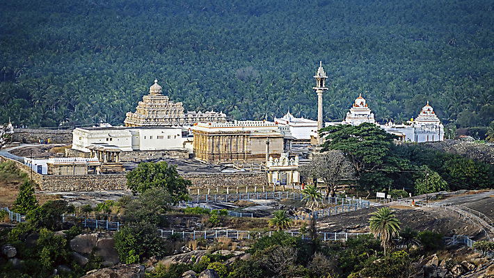 포토 JPG 해외이미지 아시아 종교 조각 건축양식 하늘 사람없음 초록색 파란색 빛 조각상 여행객 계단 탑 바위 흰색 연못 사찰 센터 재산 정상 저녁 인도인 언덕 내추럴 순례 숭배 옛날 해외포토 외국인 건축물 건축 나라 컬러 종교건축 사람 동양인 금융 조형물 돌_바위 야간 파일형식 이미지허브