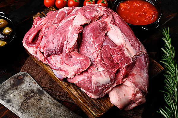 포토 JPG 해외이미지 식재료 검은배경 실내 생고기 사람없음 날것 양고기 나무도마 해외포토 백그라운드 도마 육류 내부 목재 검은색 파일형식 이미지허브