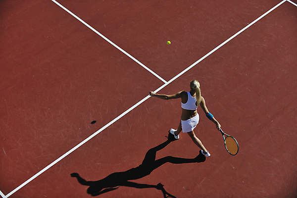 포토 JPG 해외이미지 주간 전신 여자 그림자 한명 들기 성인 야외 뒷모습 하이앵글 걷기 테니스 테니스라켓 테니스장 테니스선수 성인여자한명만 해외포토 자연요소 1 뷰포인트 스포츠시설 모션 운동선수 사람 구기 라켓 여자한명만 성인여자만 파일형식 이미지허브