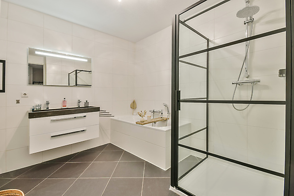 포토 JPG 해외이미지 욕조 실내 사람없음 인테리어 깨끗함 거울 욕실 세면대 화장실 샤워실 해외포토 디자인 컨셉 내부 샤워시설 파일형식 이미지허브