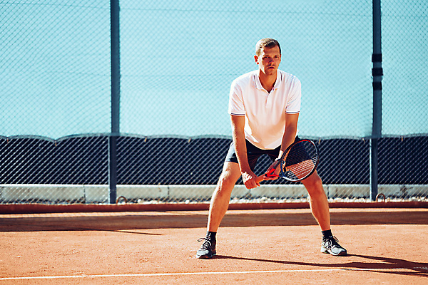 포토 JPG 해외이미지 주간 전신 응시 남자 허리숙이기 한명 서기 들기 성인 야외 앞모습 테니스 테니스라켓 테니스장 준비자세 테니스선수 테니스복 성인남자한명만 해외포토 자연요소 1 시선 뷰포인트 포즈 스포츠시설 모션 운동선수 숙이기 사람 운동복 구기 라켓 준비 남자한명만 성인남자만 파일형식 이미지허브