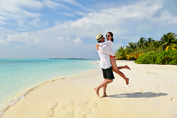 포토 JPG 해외이미지 주간 전신 라이프스타일 커플 여자 남자 데이트 안기 휴식 사랑 성인 해변 야외 두명 옆모습 여름 맑음 성인만 해외포토 자연요소 계절 감정 바다 뷰포인트 컨셉 관계 모션 날씨 사람 생활 파일형식 이미지허브