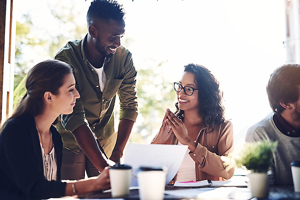 포토 JPG 해외이미지 주간 라이프스타일 응시 여자 남자 커피 비즈니스 탁자 함께함 실내 앉기 여러명 상반신 20대 성인 야외 앞모습 옆모습 친구 카페 업무 그룹 소프트포커스 성인만 해외포토 자연요소 시선 음료 뷰포인트 가구 다수 컨셉 관계 모션 촬영기법 사람 청년 내부 생활 상점 작업 파일형식 이미지허브
