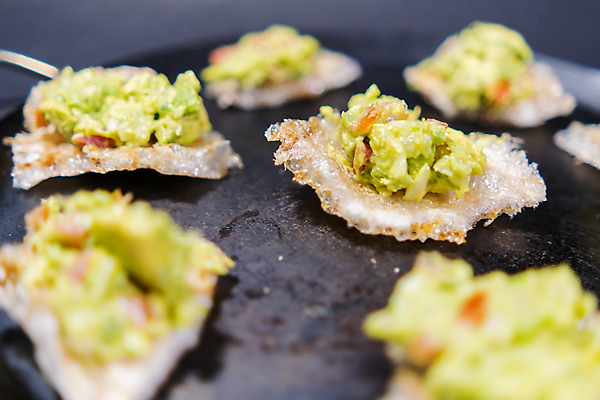 포토 JPG 해외이미지 전통 접시 음식 고추 양파 멕시코 돼지고기 요리 사람없음 초록색 컬러풀 검은색 튀김 신선 정크푸드 혼합 라틴아메리카 피부 매움 아보카도 과카몰리 섞기 영양분 할라피뇨 해외포토 식기 컬러 북아메리카 채소 과일 육류 아메리카 신체부위 소스_음식 맛 파일형식 이미지허브