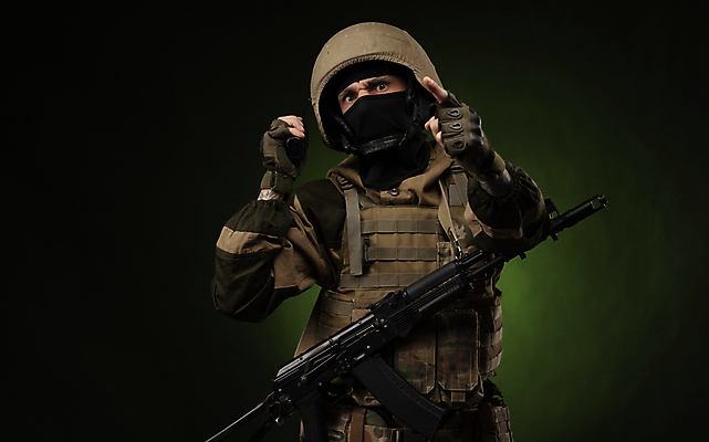 포토 JPG 해외이미지 손 옷 무기 백그라운드 통신 손가락 한명 경비 사람 성인 금속 어둠 힘 장비 보호 공격 무서움 라디오 군용 전쟁 시력 슛 육군 질서 병정 갑옷 러시아인 특공대 광학 테러리스트 카피스페이스 해외포토 서양인 1 감정 컨셉 모션 재질 군대 안전 신체부위 전자제품 공백 예절 보호장비 범죄인 테러 특수부대 파일형식 이미지허브