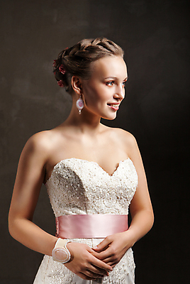 포토 JPG 해외이미지 백인 모델 드레스 여자 행복 웨딩드레스 포즈 결혼 한명 상반신 성인 앞모습 옆모습 화려 우아함 성인여자한명만 해외포토 서양인 1 옷 감정 뷰포인트 컨셉 사람 이벤트 여자한명만 성인여자만 파일형식 이미지허브