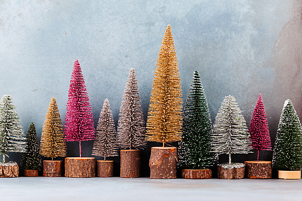 포토 JPG 해외이미지 크리스마스 회색배경 실내 사람없음 크리스마스트리 미니어처 일렬 미니트리 해외포토 기념일 백그라운드 내부 모형 회색 파일형식 이미지허브