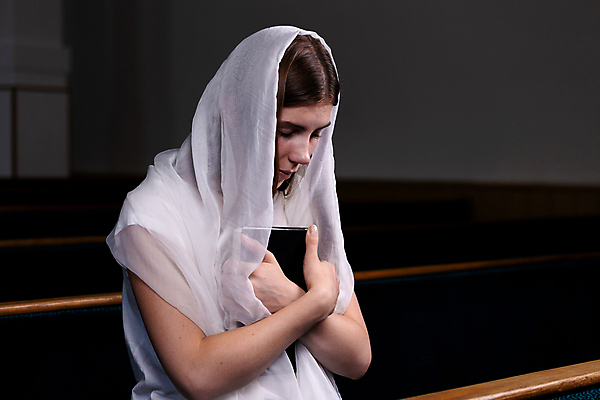 포토 JPG 해외이미지 1 전통 여자 기독교 종교 얼굴 부활절 함께함 관리 사랑 한명 사람 성인 성당 교회 평화 믿음 검은색 성경 어둠 희망 흰색 기도 잡기 예수 영혼 이슬람교 명상 용서 단아함 숭배 신앙심 헬프 해외포토 기념일 감정 컬러 컨셉 종교용품 종교건축 모션 건물 신체부위 도움 신_종교 파일형식 이미지허브