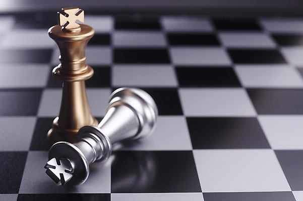 포토 JPG 해외이미지 조각 백그라운드 컨셉 경기 취미 사람없음 경쟁 도전 게임 우승 방어 황금 체스 은색 계획 왕 충돌 싸움 패배 체스판 전략 전쟁터 상대 승자 필승 해외포토 스포츠 컬러 모션 놀이 어류 최고 전쟁 파일형식 이미지허브