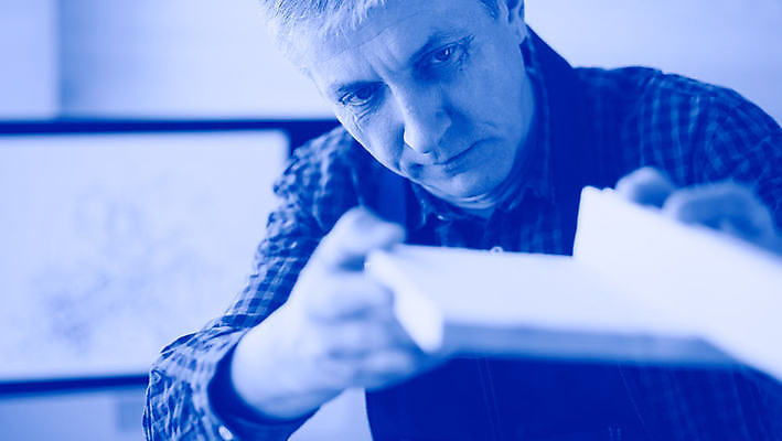 포토 JPG 해외이미지 직업 디자인 남자 유럽 40대 50대 비즈니스 건축양식 사업가 탁자 성공 실내 자 한명 미소 사람 동양인 성인 건물 그래픽 사무실 회색 작업 비즈니스맨 엔지니어 재산 계획 건축가 디자이너 스마트 책상 그림 청사진 공학 경영 옛날 진짜 프로젝트 해외포토 1 건축물 교육 건축 나라 컬러 중년 가구 컨셉 문구용품 표정 인종 내부 금융 직장인 기술자 파일형식 이미지허브