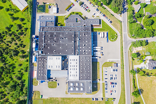 포토 JPG 해외이미지 유럽 산업 도로 비즈니스 공장 교통시설 자동차 독일 안테나 사람없음 화물 상품 컨테이너 창고 시설 상업 수납 짐차 무거움 트레일러 물류 폴란드 드론 분배 수입 조감도 해외포토 나라 길 육상교통 교통 통신 공업 운송업 무게 파일형식 이미지허브