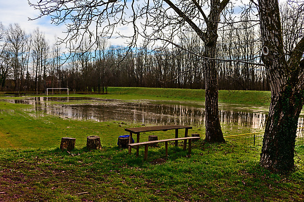 포토 JPG 해외이미지 나무 계절 공원 여행 백그라운드 밭 벤치 건축양식 자연 하늘 주택 풍경 사람없음 야외 건물 목재 초록색 여름 파란색 울타리 문 마을 봄 젖음 시골 놀이터 작음 가난 홍수 심플 깨짐 옛날 해외포토 식물 건축물 공공시설 건축 컬러 컨셉 농업 의자 재료 놀이 담장 크기 자연재해 생태계 파일형식 이미지허브