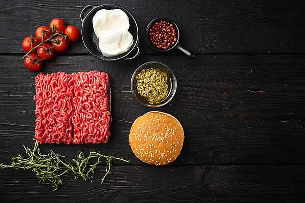 포토 JPG 해외이미지 접시 토마토 식재료 패스트푸드 육류 사람없음 빨간색 햄버거 원형 상추 바비큐 미트볼 케첩 패티 송아지고기 플랫레이 해외포토 도형 식기 음식 컬러 채소 소스_음식 플랫 인스턴트 파일형식 이미지허브