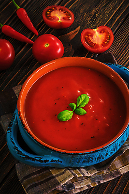 포토 JPG 해외이미지 접시 음식 빵 다이어트 토마토 채소 재료 탁자 건강 요리 사람없음 빨간색 초록색 식사 저녁식사 이탈리아 시골 신선 뜨거움 사발 수프 먹기 허브 크림 향신료 바질 건강식 점심식사 영양분 채식주의자 핸드메이드 비건 맛있는 비건음식 해외포토 식물 식기 유럽 컬러 가구 모션 사기그릇 채식 향미료 파일형식 이미지허브