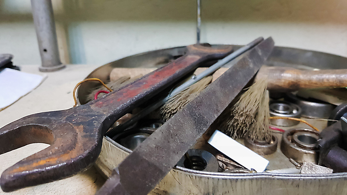 포토 JPG 해외이미지 직업 산업 벽 백그라운드 탁자 주택 직장 매달리기 사람없음 목재 세트 금속 장비 수확 기구 도구 공구 스패너 업무 작업실 수리 제조 망치 목수 목공예 모음 펜치 정비공 헛간 DIY 외양간 그런지 송곳 옛날 작업대 차고 해외포토 나무 가구 농업 회사 재료 모션 재질 취미 한글 건물 작업 기술자 공예 저장고 파일형식 이미지허브