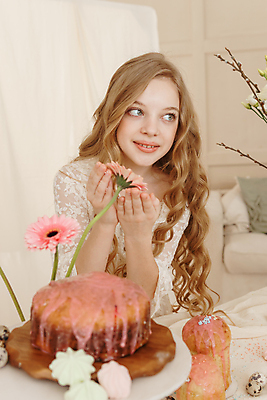 포토 JPG 해외이미지 응시 드레스 여자 꽃 기독교 어린이 쿠션 부활절 한명 들기 상반신 앞모습 소파 케이크 흰색 우아함 머핀 메추리알 소녀한명만 머랭쿠키 해외포토 식물 1 시선 옷 기념일 종교 빵 뷰포인트 컬러 컨셉 의자 모션 디저트 사람 쿠키 알 머랭 여자한명만 소녀만 파일형식 이미지허브