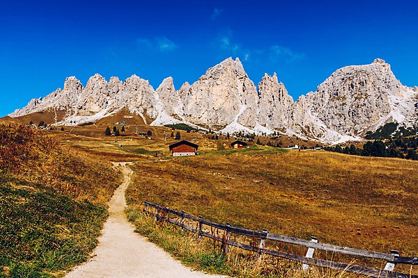 포토 JPG 해외이미지 주간 나무 구름 길 유럽풍경 하늘 주택 사람없음 야외 울타리 이탈리아 가을 봉우리 해외포토 자연요소 식물 계절 유럽 풍경 건물 담장 파일형식 이미지허브