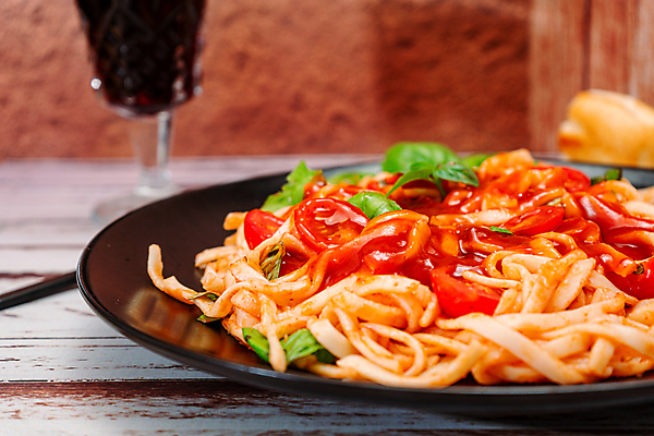 포토 JPG 해외이미지 전통 접시 음식 백그라운드 다이어트 토마토 채소 재료 방울토마토 탁자 치즈 파스타 파슬리 건강 스파게티 요리 사람없음 빨간색 초록색 식당 식사 저녁식사 이탈리아 흰색 신선 사발 맛 지중해 먹기 국수 서빙 레시피 바질 토마토소스 점심식사 마카로니 채식주의자 핸드메이드 맛있는 해외포토 식기 유럽 바다 컬러 가구 컨셉 모션 유제품 서양음식 상점 면류 사기그릇 소스_음식 채식 파스타면 파일형식 이미지허브